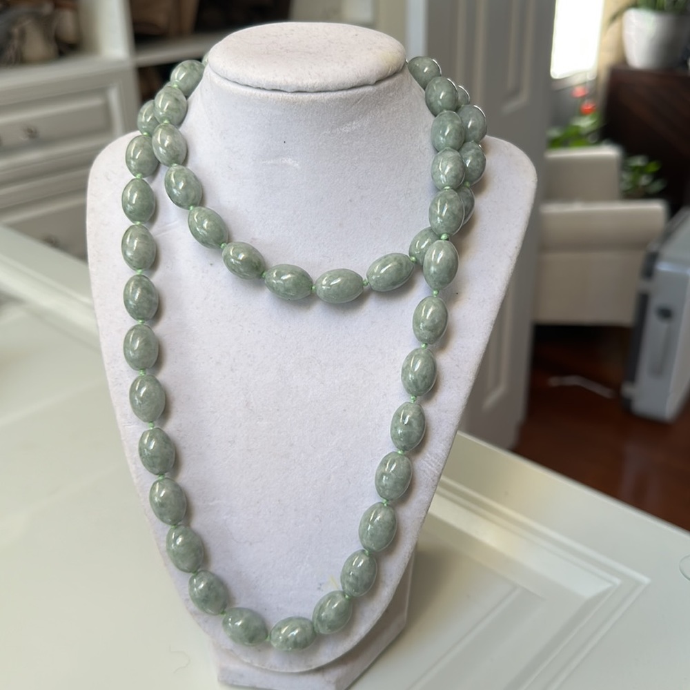 Beautiful green jade long necklace - Picture 4 of 5